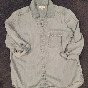 Light Denim chambray look buttom up small
